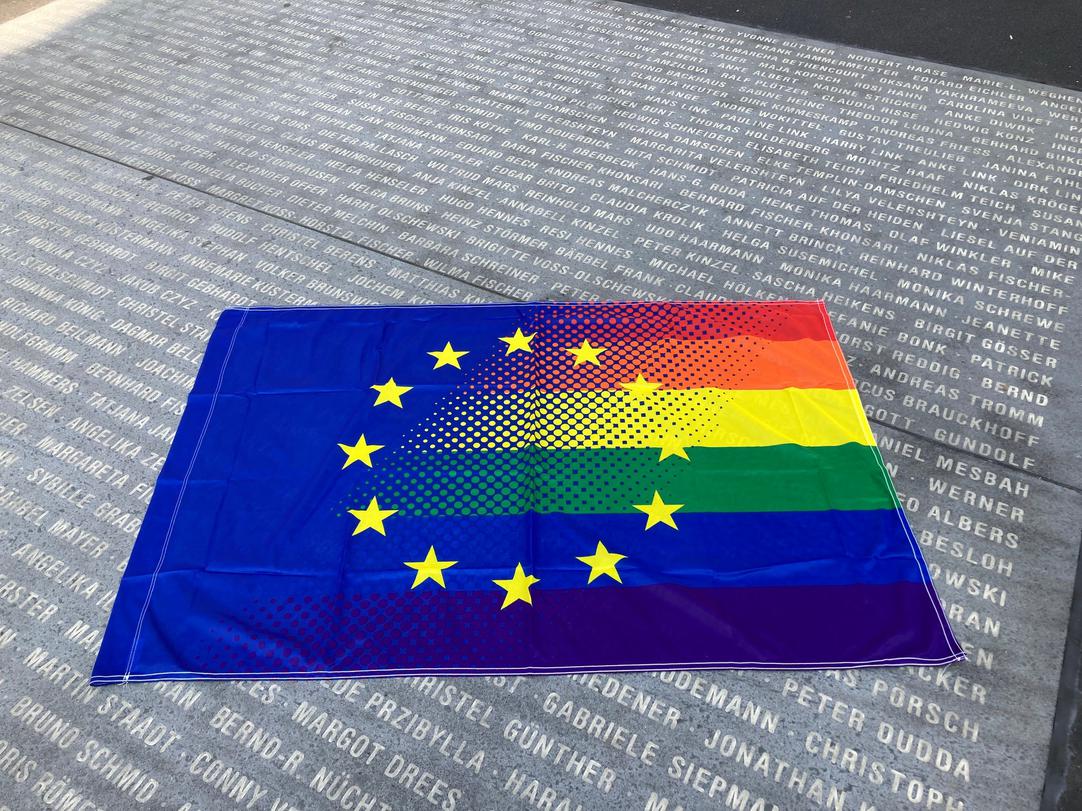 Europafahne auf dem Platz des Europäischen Versprechens