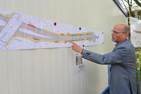 Christoph Matten, Abteilungsleiter Straßen mit dem Baustellplan