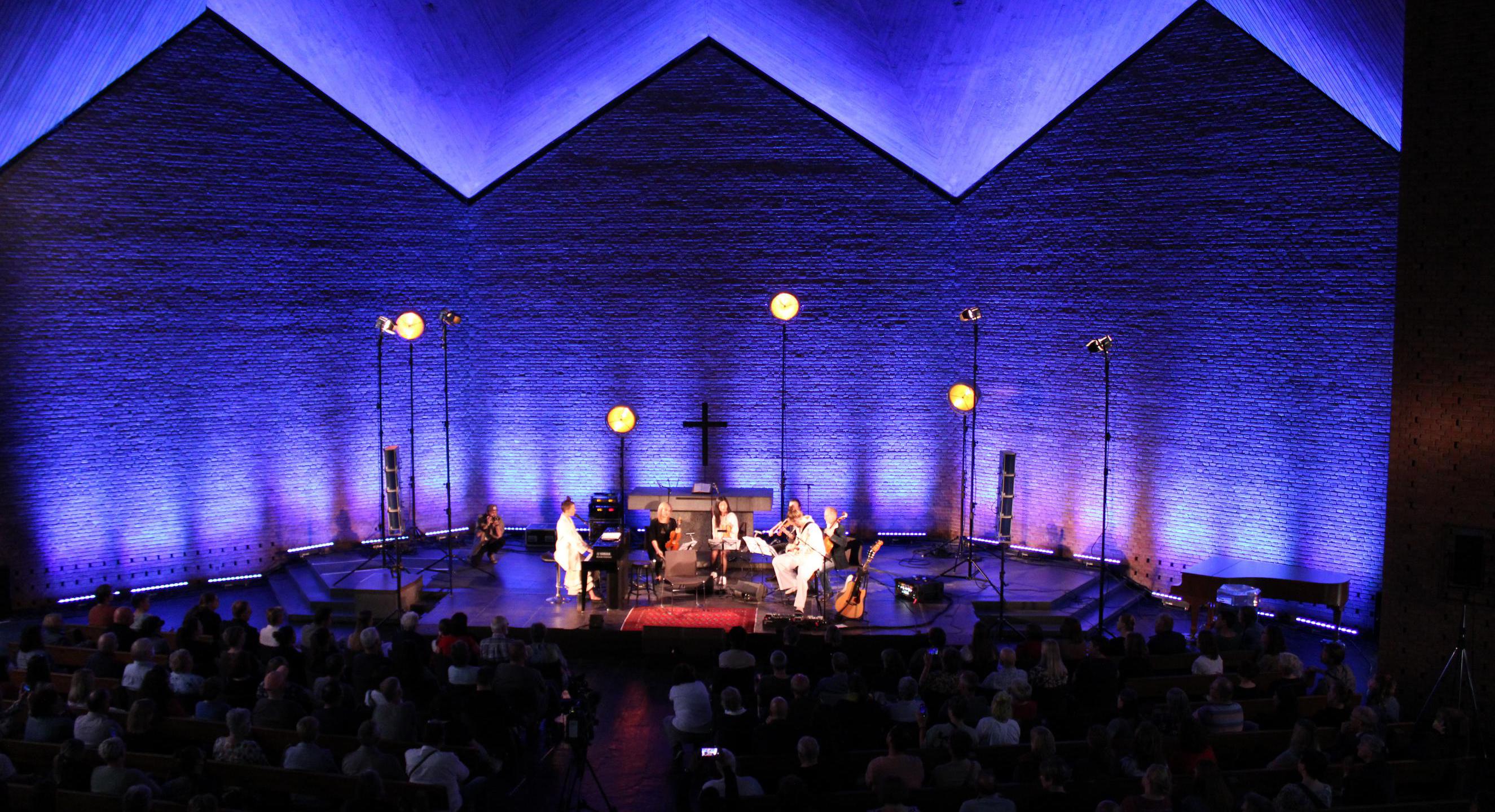 Die Band Frida Gold spielte in der Bochumer Christuskirche ein Benefizkonzert.