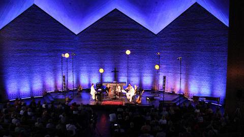 Die Band Frida Gold spielte in der Bochumer Christuskirche ein Benefizkonzert. 