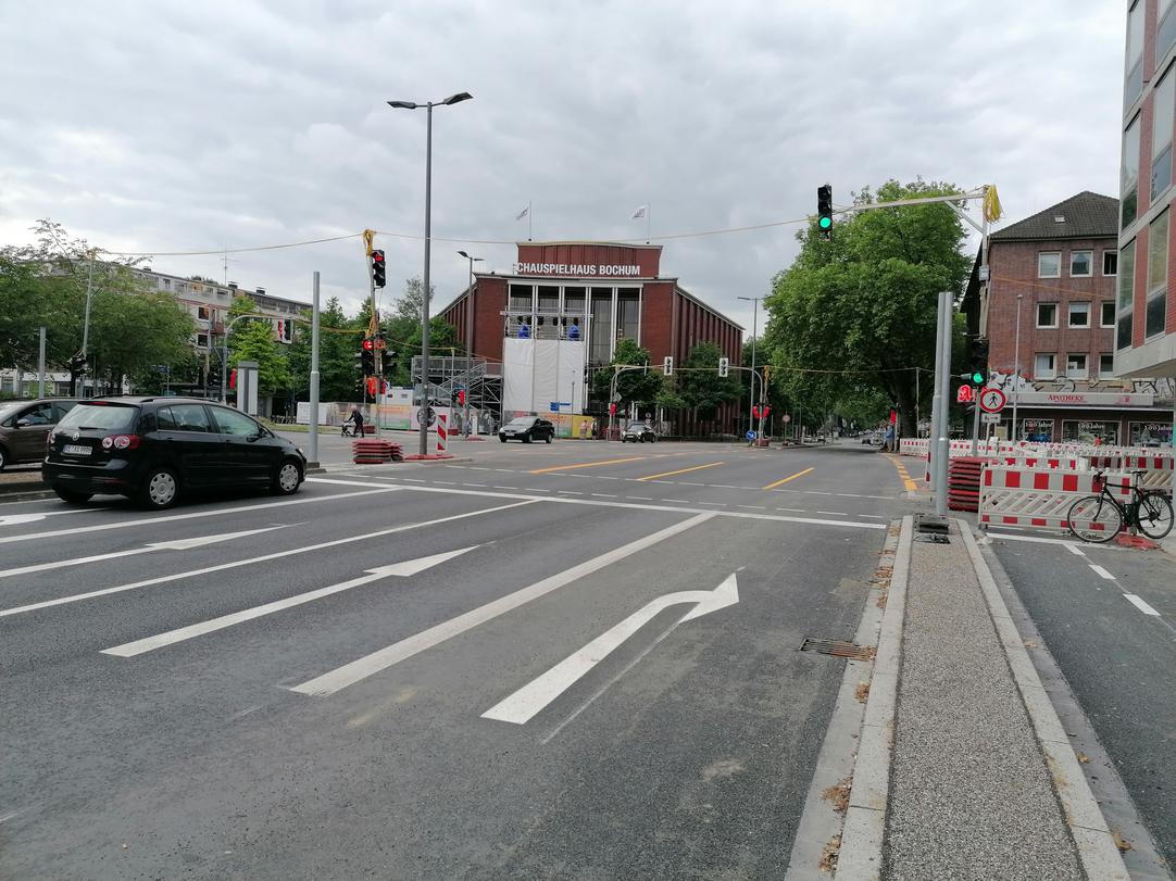 Kreuzung am Schauspielhaus
