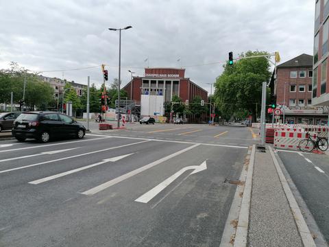 Kreuzung am Schauspielhaus