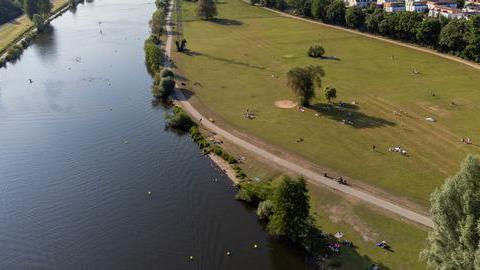 Luftaufnahme mit Blick auf die Ruhr