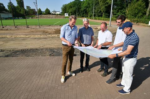 Umbau des Sportplatzes Am Pappelbusch in Bochum, von links: Andreas Hegemann, Bruno Otto, Achim Paas, Alexander Beab, Christian Huber.