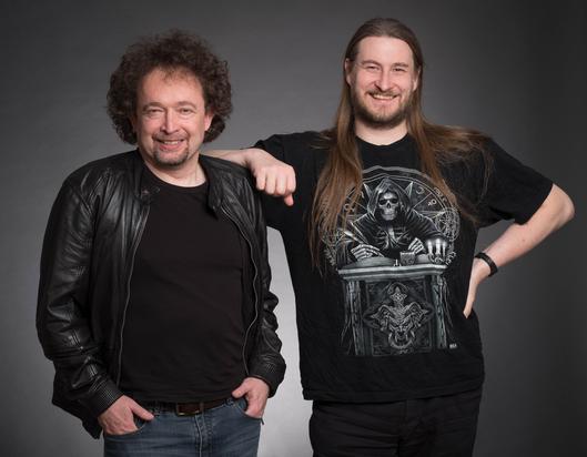 Die zwei deutschen Besteller-Autoren Bernhard Hennen und Robert Corvus