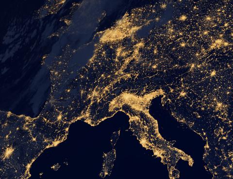 Satellitenaufnahme von Europa bei Nacht