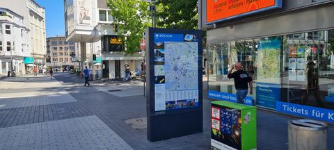 Eine der zehn WLAN-fähigen City-Light-Poster-Vitrinen
