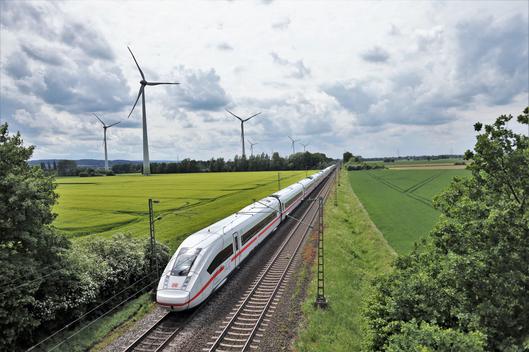DB Fernverkehr mit ICE 4 (Baureihe 412) bei Stadthagen