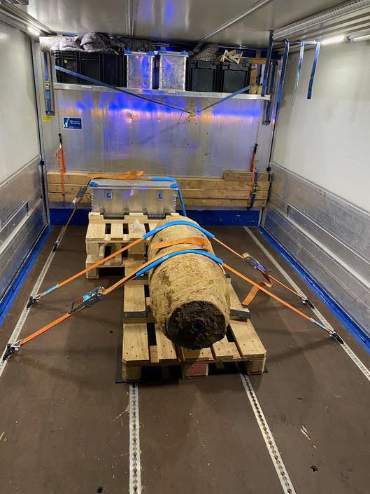 Eine englische Fliegerbombe mit einem Langzeitzünder aus dem Zweiten Weltkrieg