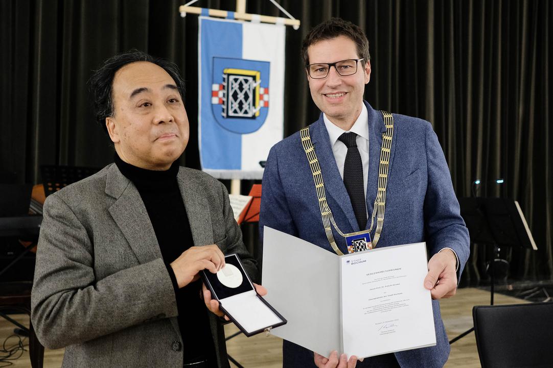 Professor Keiichi Aizawa und Thomas Eiskirch