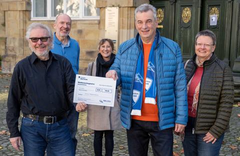 Von links: Bezirksbürgermeister Henry Donner, Günther Krethke, Isabel Gryska, Arno Haarmann und Ehefrau Ulrike Lüdiger.