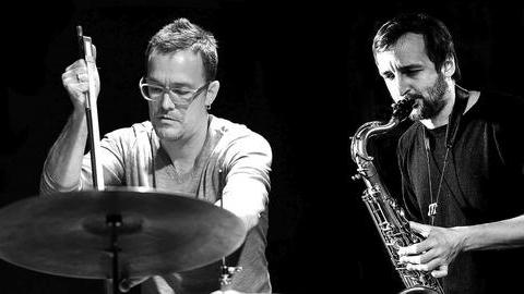  Patrick Hengst am Schlagzeug und Christian Ugurel am Saxophon