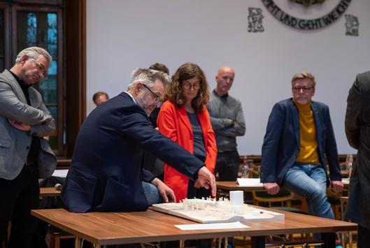 Stadtbaurat Dr. Markus Bradtke in der Diskussion