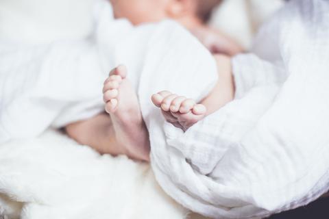 Füße eines Säuglings