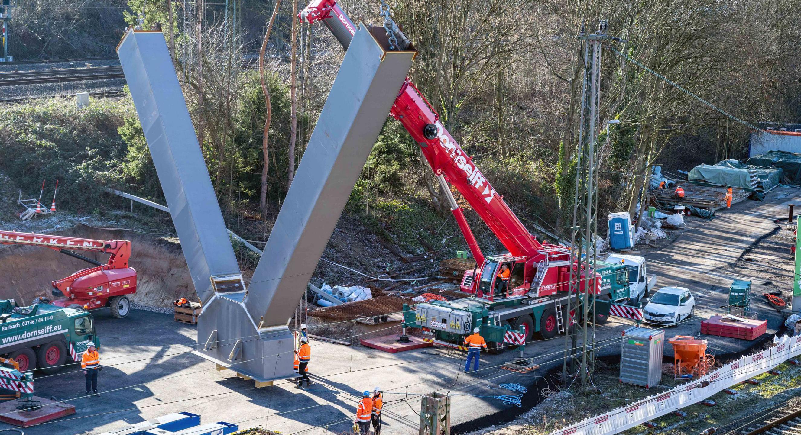 Montage an der neuen Lohring-Brücke.