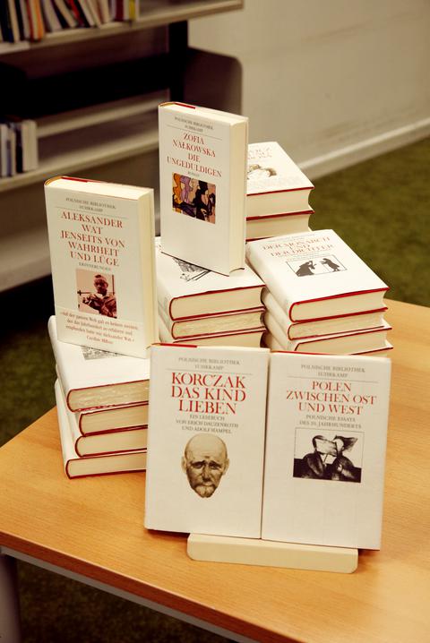 Polnische Bücher gestapelt