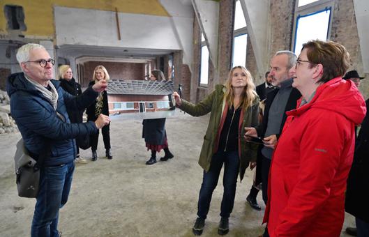 Ministerin Geywitz übergibt Förderbescheid