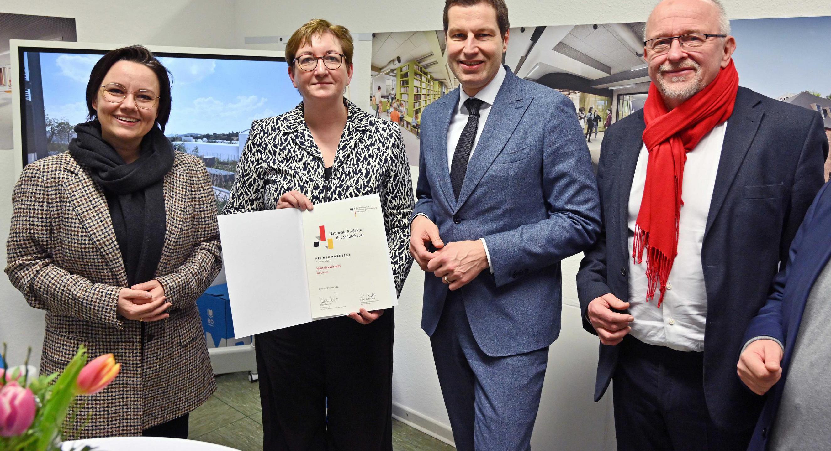 Ministerin Geywitz übergibt Förderbescheid