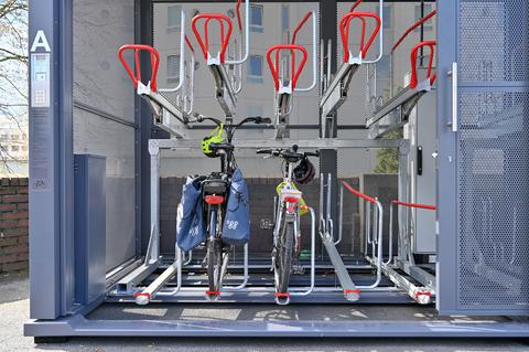 Eine neue Sammelabstellanlage für Fahrräder hinter dem Hauptbahnhof in Bochum