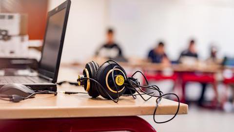 Kinder beim Musik abmischen 