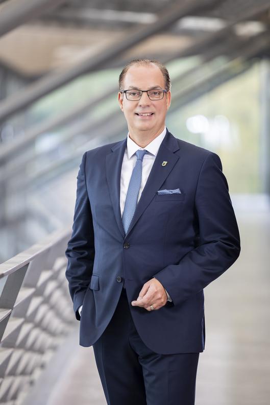 Bürgermeister Dr. Sascha Dewender