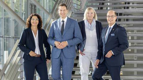 Von links: Bürgermeisterin Züleyha Demir, Oberbürgermeister Thomas Eiskirch, Bürgermeisterin Gabriela Schäfer, Bürgermeister Dr. Sascha Dewender