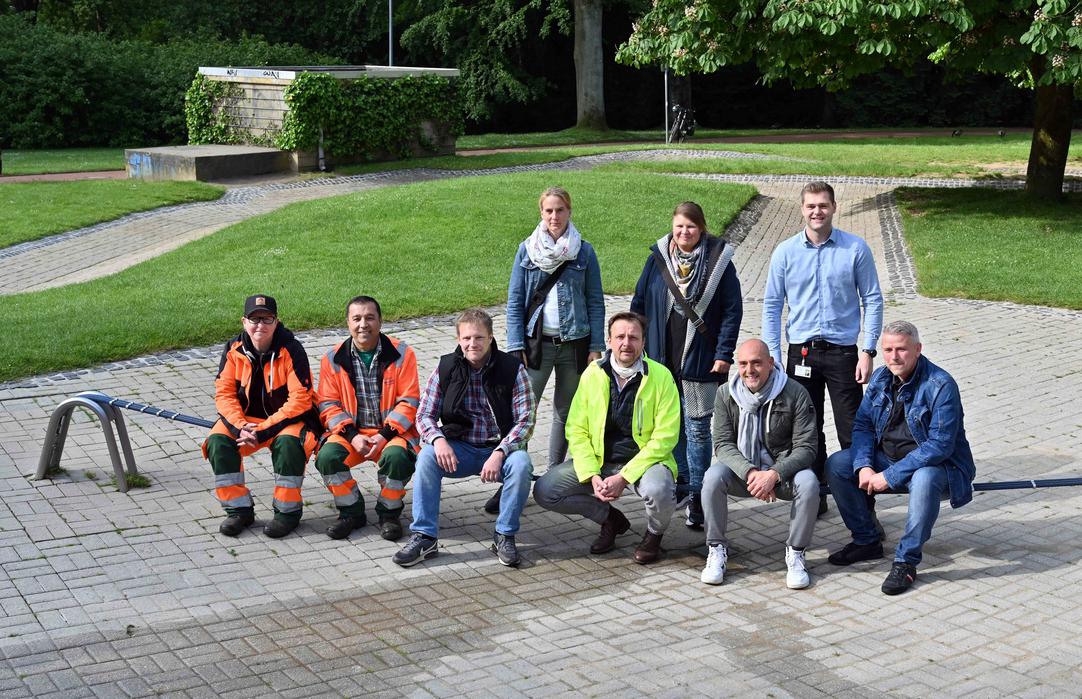 Das Gruppenfoto zeigt Mitarbeitende der Stadt Bochum, der Stadtwerke Bochum und des Umweltservice Bochum (USB)