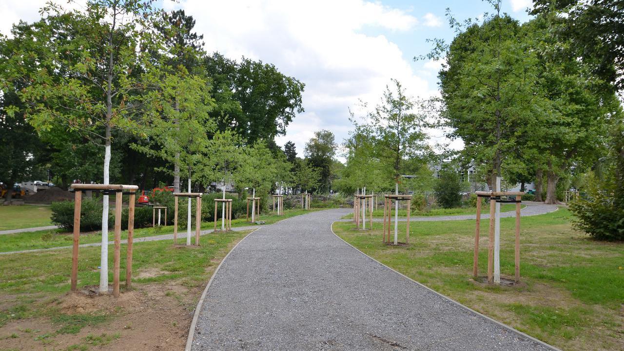 „Tag der Gärten und Parks“ Führungen im Park am Ehrenmal Stadt Bochum