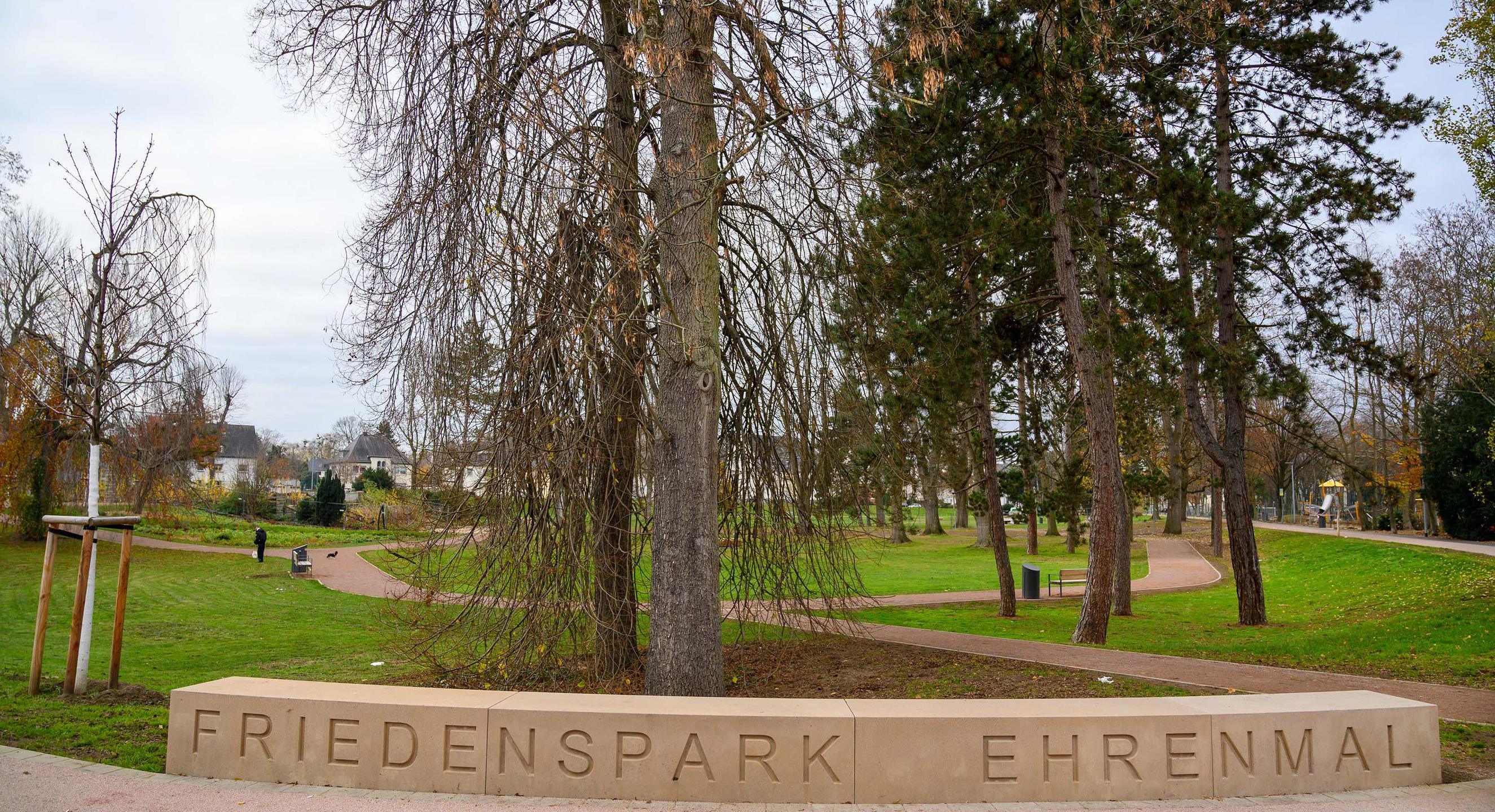 „Tag der Gärten und Parks“ Führungen im Park am Ehrenmal Stadt Bochum