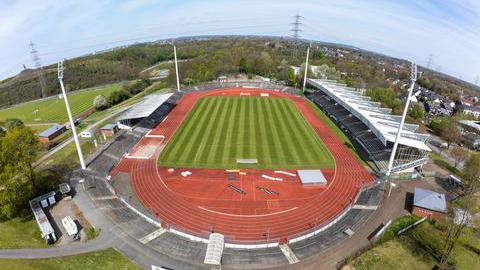 Die Luftaufnahme vom 27. April 2023 zeigt das Lohrheidestadion in Bochum vor dem umfangreichen Umbau.