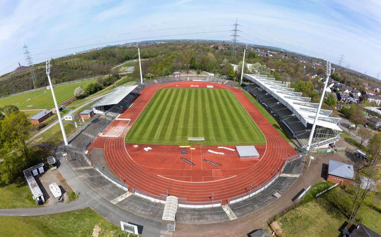 Die Luftaufnahme vom 27. April 2023 zeigt das Lohrheidestadion in Bochum vor dem umfangreichen Umbau.