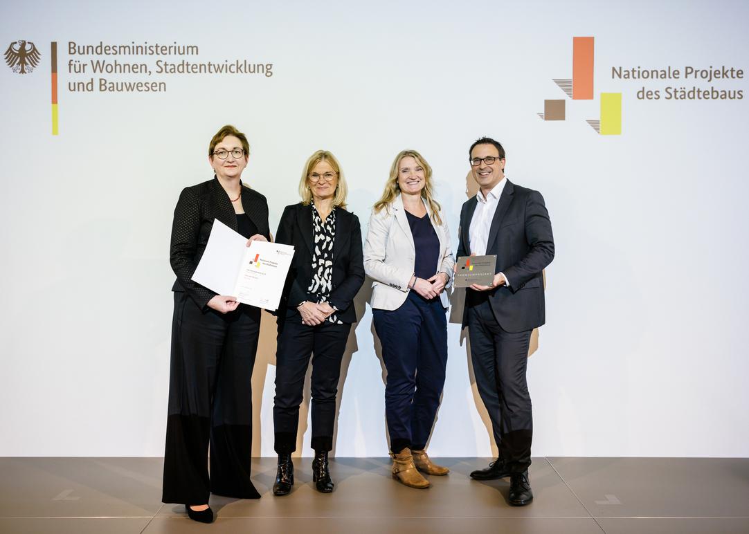 Von links nach rechts: Klara Geywitz, Bundesbauministerin Dr. Eva Hubbert, Kämmerin der Stadt Bochum, Dr. Britta Freis, Projektbüro HdW, Sören Bartol, parl. Staatssekretär BMWSB