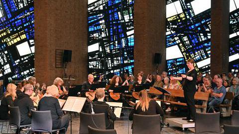 Ein Orchester in der Christuskirche Bochum
