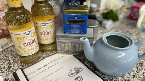 Englische Getränke wie Tee und Apfelwein