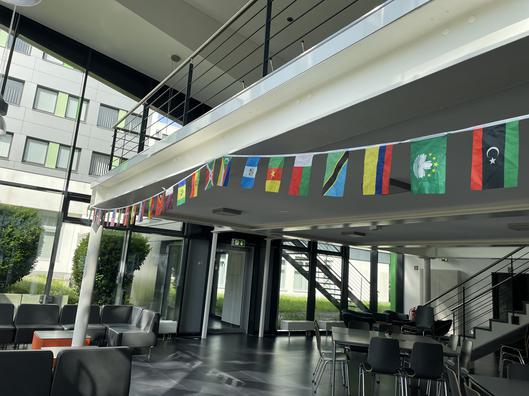 Ein geschmücktes Foyer