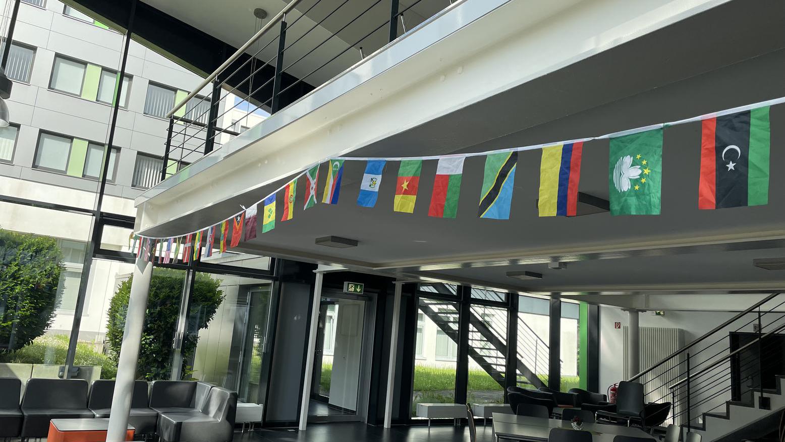 Ein geschmücktes Foyer