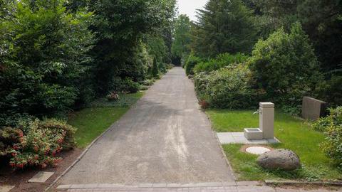 Sanierte Wege auf dem Friedhof Wiemelhausen in Bochum.