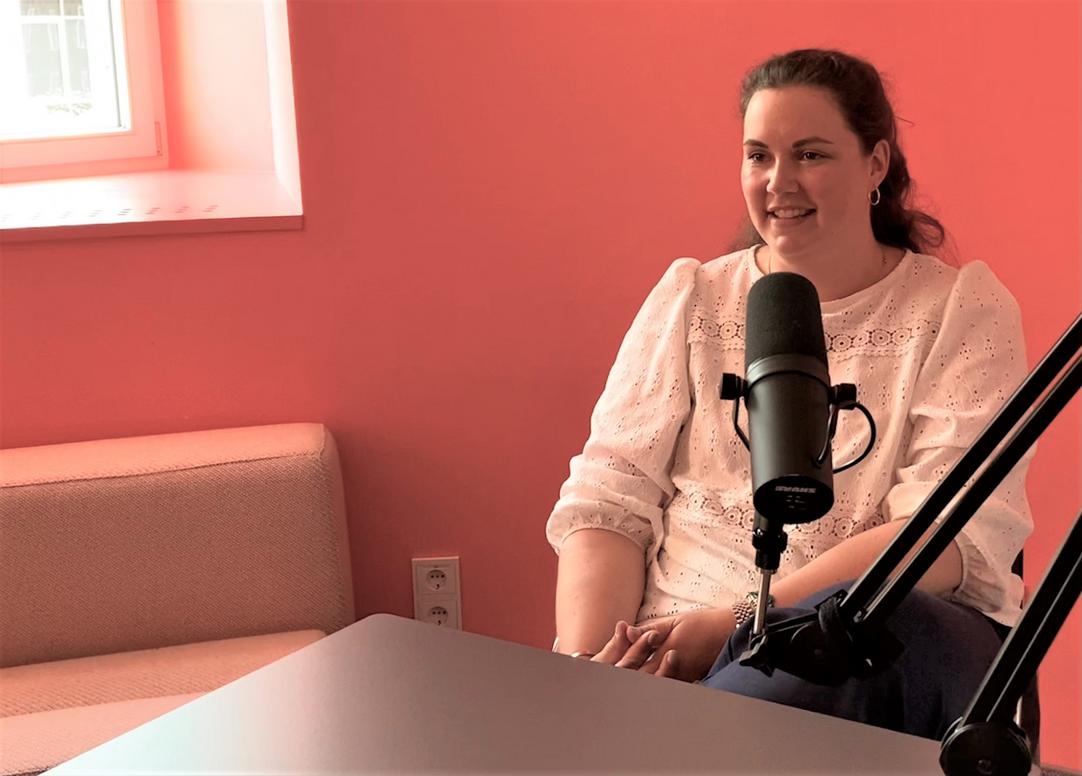 Carla Fiege bei der Aufnahme des Podcasts