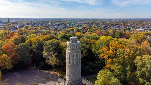 Luftbild mit Blick auf den Bismarckturm im Bochumer Stadtpark