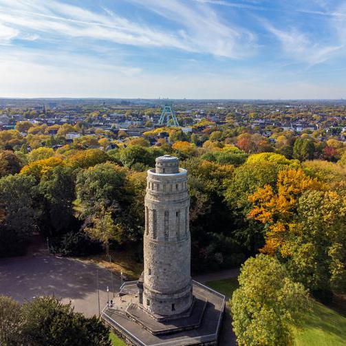 Luftbild mit Blick auf den Bismarckturm im Bochumer Stadtpark
