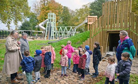 Bürgermeisterin Gabriela Schäfer mit Kindern
