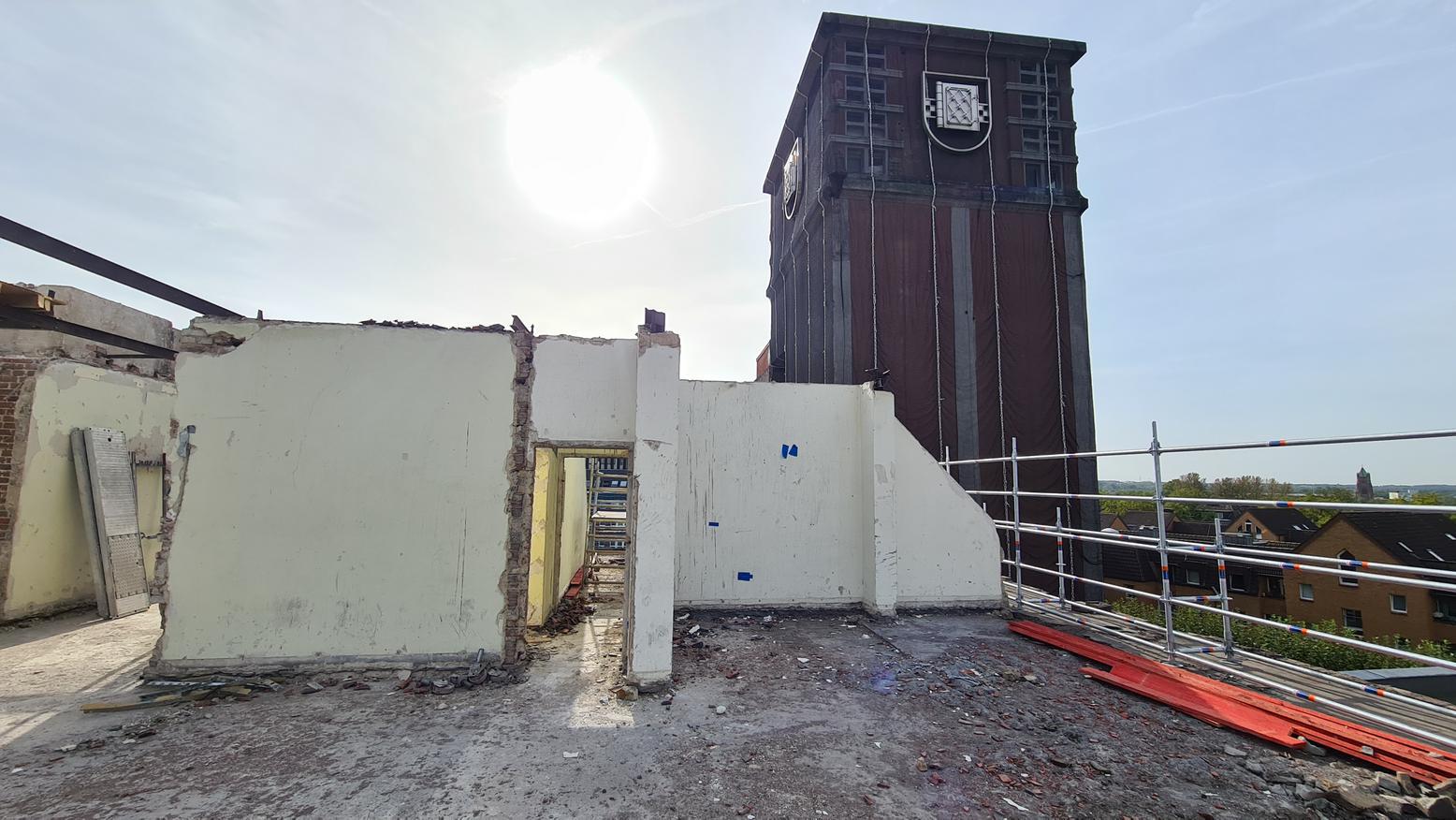 Baustelle auf dem Dach vom Haus des Wissens