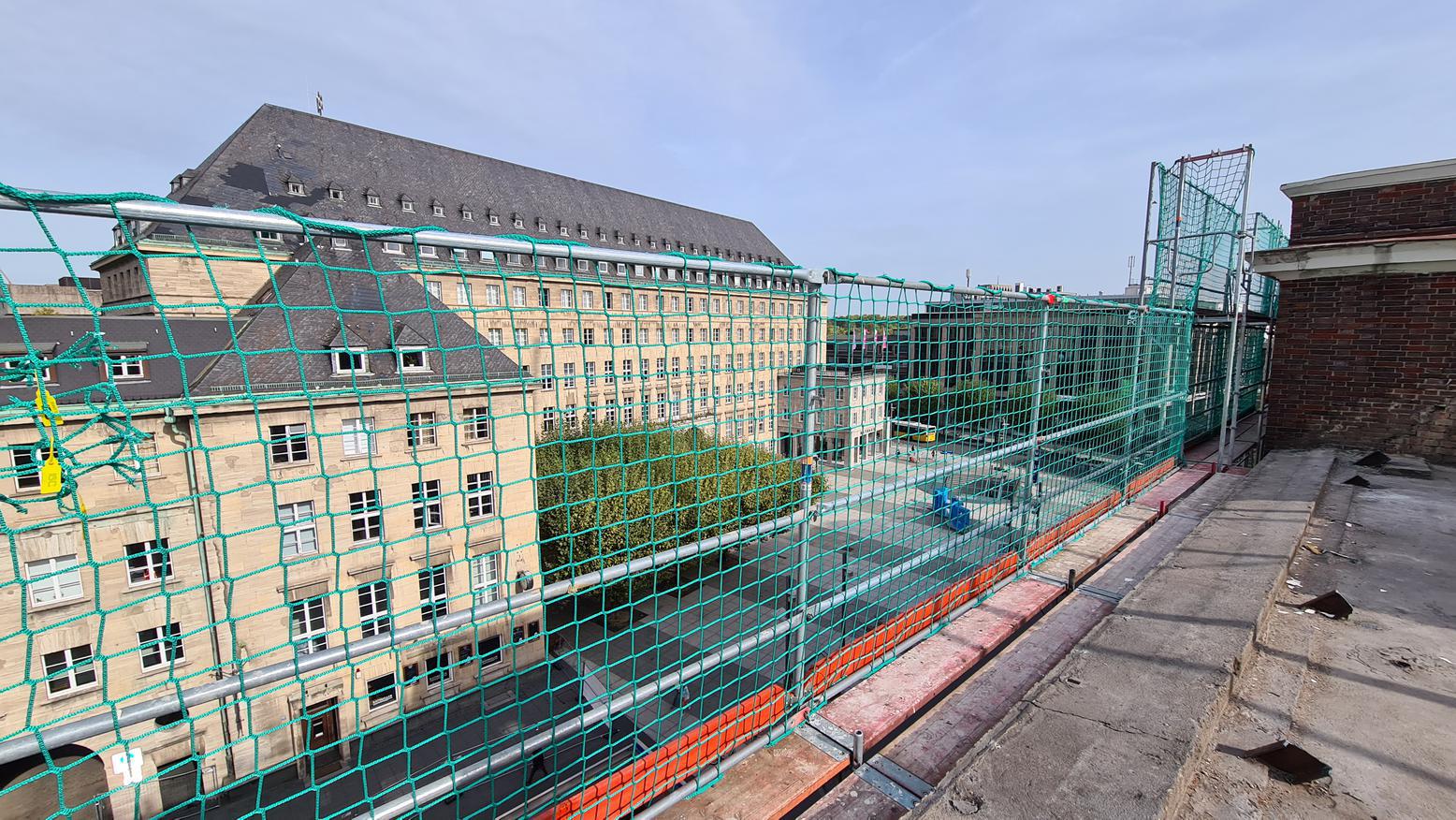 Baustelle auf dem Dach vom Haus des Wissens