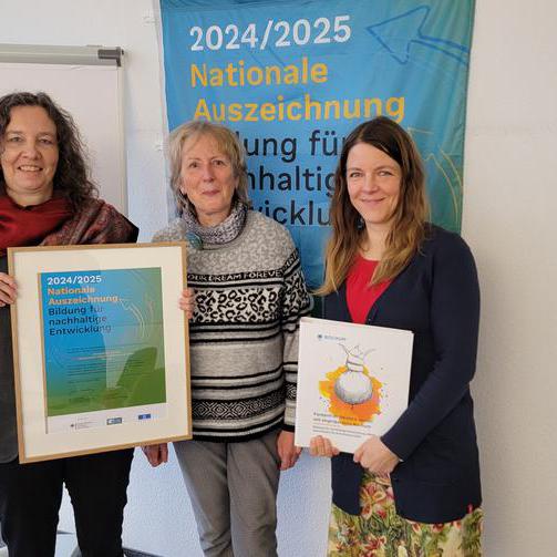 von links: Sandra Hinzmann, Susanne Bürmann und Katja Ndoumbe-Glorian