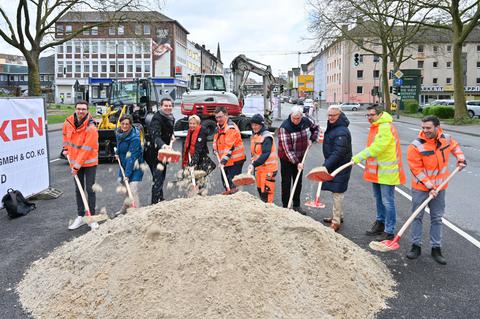 Gemeinsamer Spatenstich mit dem Oberbürgermeister Thomas Eiskirch