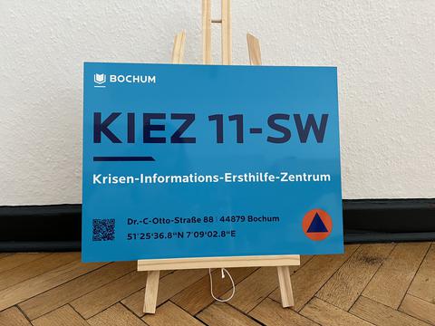 Hinweisschild zum Krisen-Informations-Ersthilfe-Zentrum