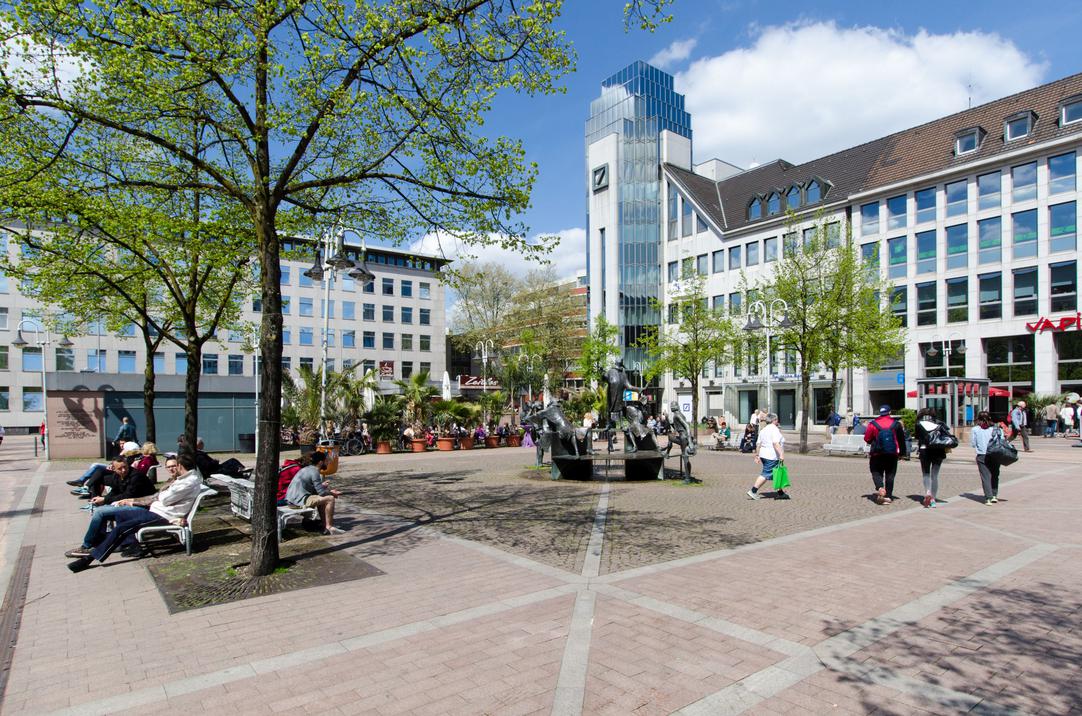 Der Husemannplatz befindet sich in der Bochumer Innenstadt. Erinnert wird hier an Fritz Husemann, ein ehemaliges SPD-Mitglied des Reichstags.