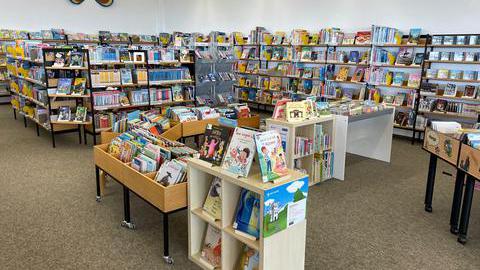 Regale mit Bücher