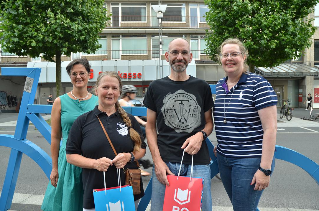 Susanne Düwel, Leiterin des Tiefbauamts, Bianca Lulka, Björn Redeker und Nadine Noblet, städtische Koordinatorin für das diesjährige Stadtradeln.