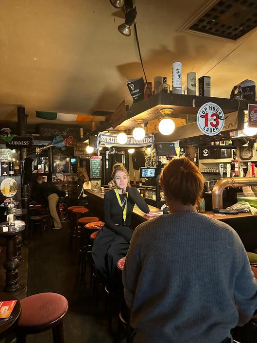 Let’s Europe mit Helena und Linus vom Deutsch-Französischen Jugendwerk: PubQuiz-Abend zu Frankreich, Deutschland und der EU